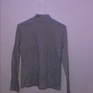 laura scott long sleeve gray shirt. mid turtleneck